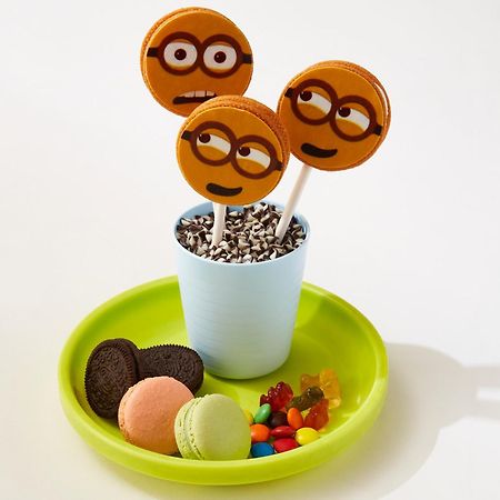 Hotel Conrad Bangkok Zewnętrze zdjęcie Minion-themed desserts