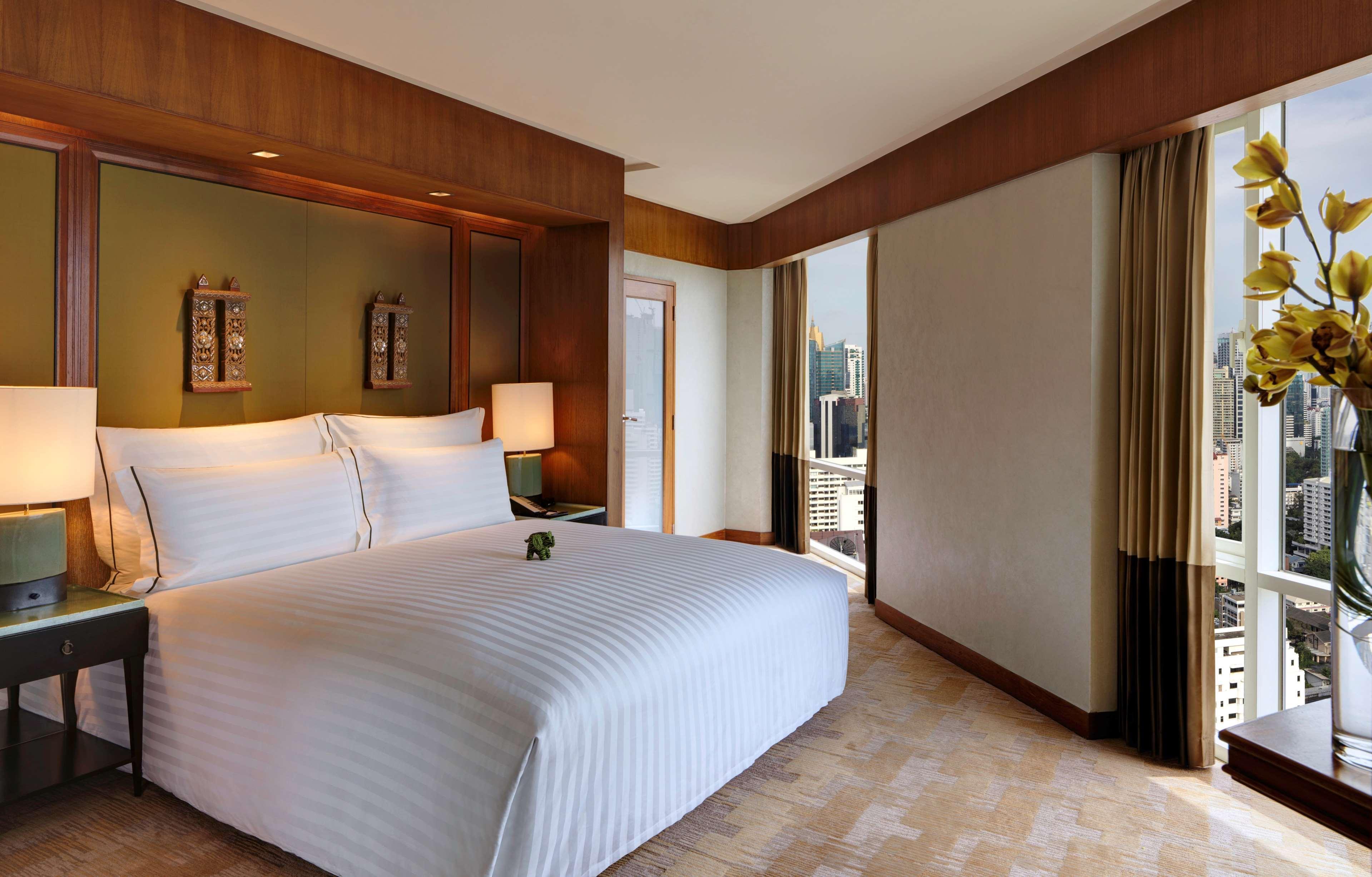Hotel Conrad Bangkok Zewnętrze zdjęcie A bedroom at the hotel