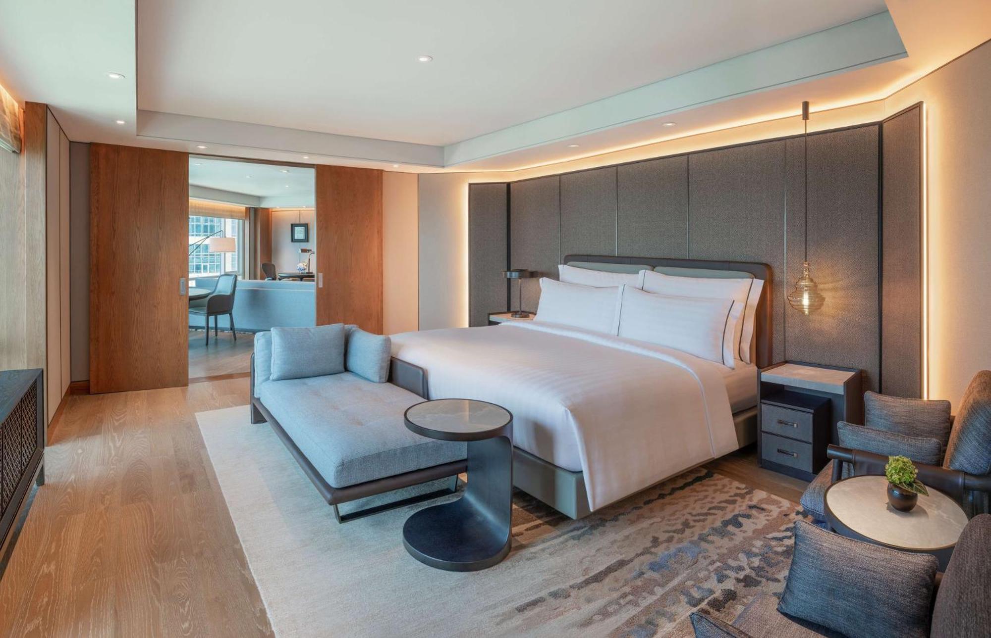 Hotel Conrad Bangkok Zewnętrze zdjęcie A bedroom at the hotel