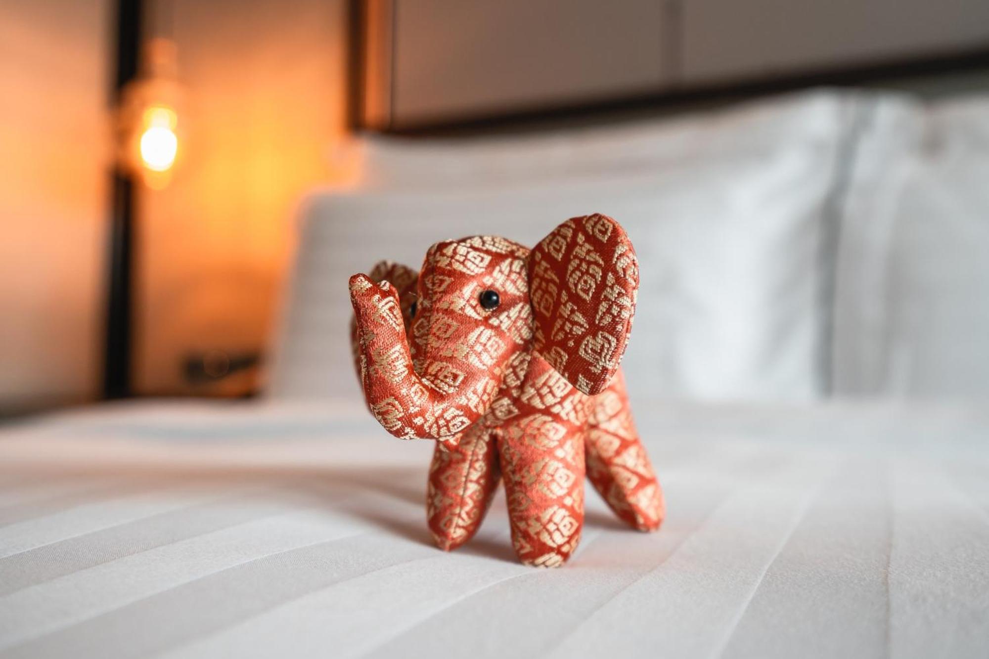 Hotel Conrad Bangkok Zewnętrze zdjęcie The elephant toy