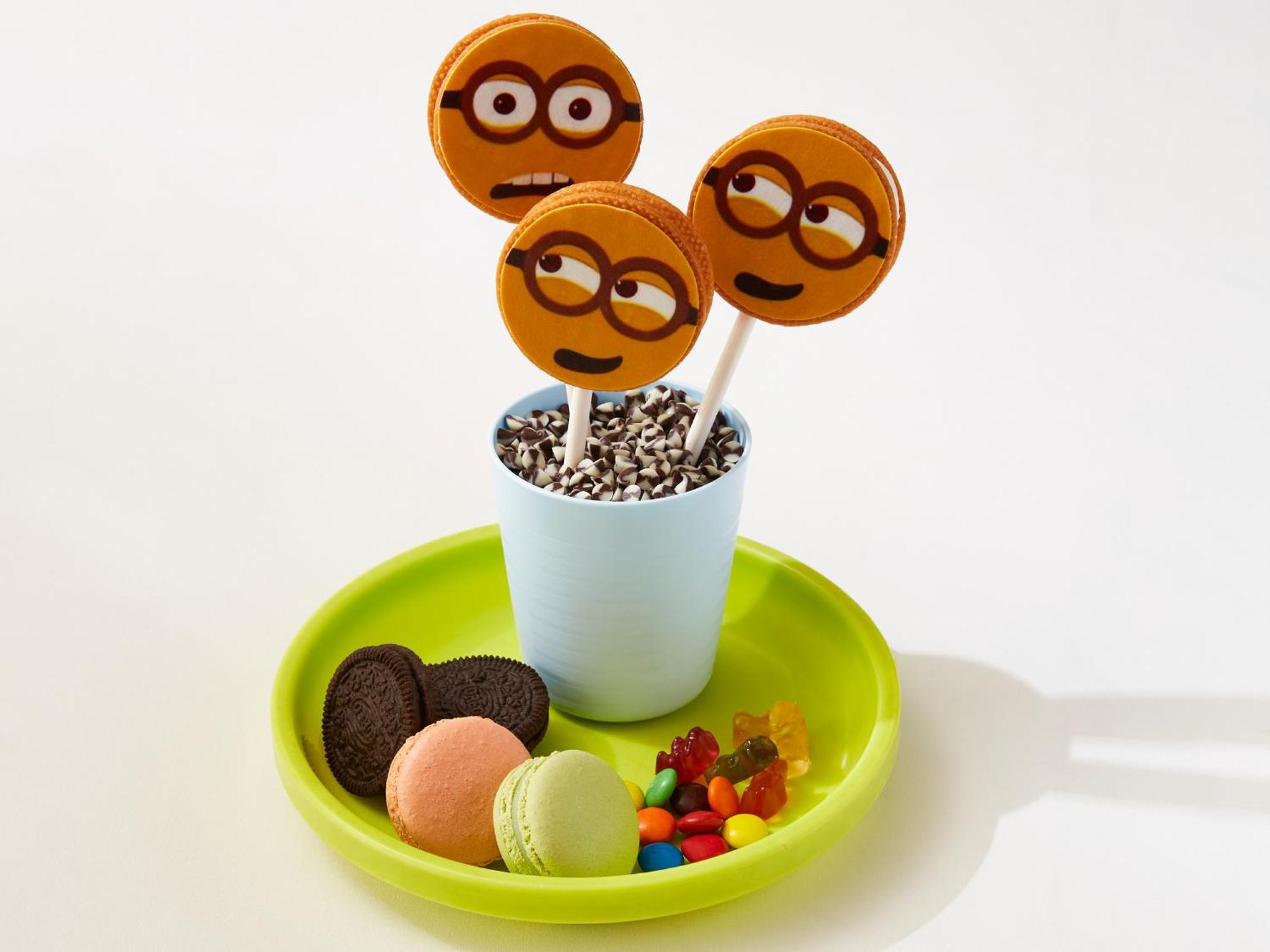Hotel Conrad Bangkok Zewnętrze zdjęcie Minion-themed desserts